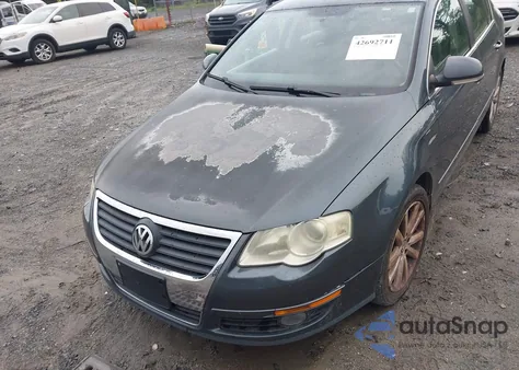 2010 Volkswagen Passat Komfort from USA, damaged, VIN WVWJK7AN3AP028224